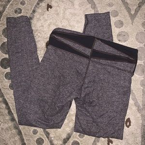 Lululemon Wunder Under Tights - Size 6